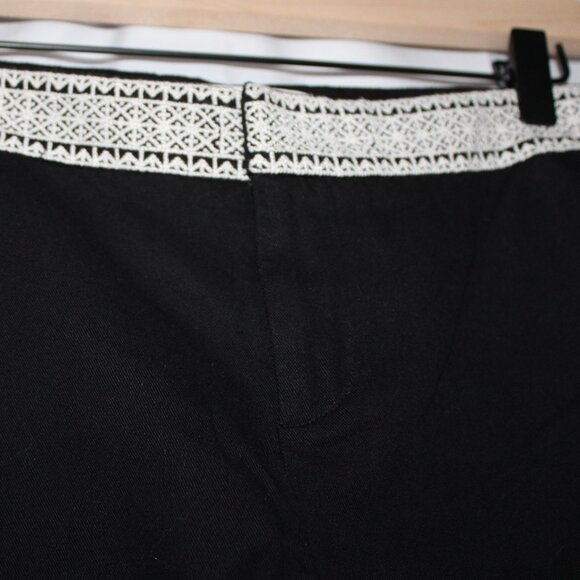 NWT Joie Gerardine Black & White Embroidered Shorts Chino Style Size 6 - Picture 3 of 11